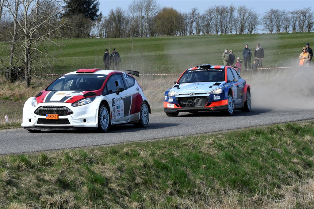 Her blev Simon Vallentin og Peter Egholm sinket bag en konkurrent, som ikke gav plads for den bagfra kommende Hyundai i20 R5.
(Foto: specialpress@gmail.com)